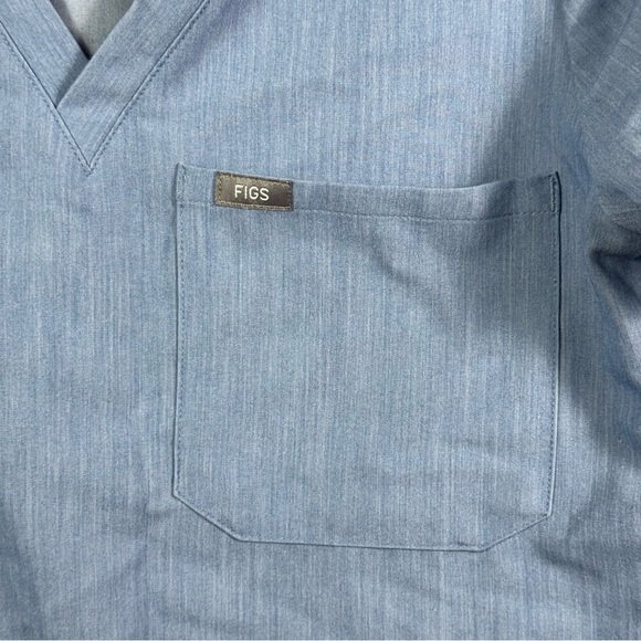 FIGS Blue V-Neck Scrub Shirt Women’s Size S - Picture 5 of 5